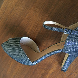 NEW Chelsea Crew 4 in heels size 9.5